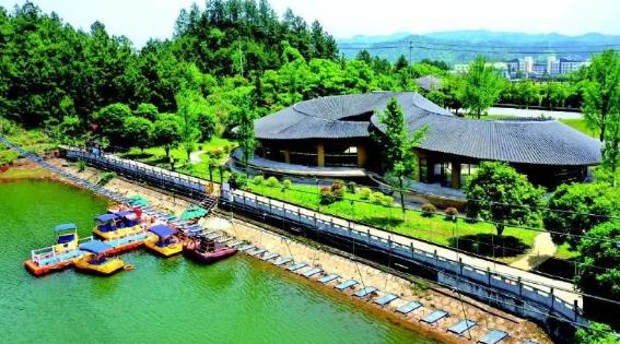 擦亮生態(tài)自然底色，做活文旅發(fā)展“大文章”