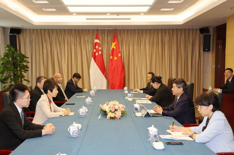 生態(tài)環(huán)境部部長(cháng)黃潤秋會(huì )見(jiàn)新加坡永續發(fā)展與環(huán)境部部長(cháng)傅海燕