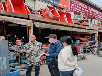 洪山區執法與服務(wù)并舉 普法宣傳進(jìn)企業(yè)