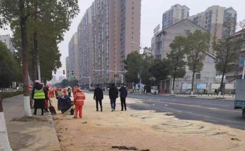 澧縣生態(tài)環(huán)境分局等部門(mén)應急處置一起變壓器礦物油泄露突發(fā)事件