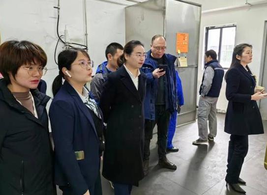 高新區分局組織開(kāi)展非工業(yè)企業(yè)危廢間標準化設置現場(chǎng)培訓