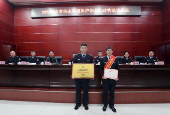 捷報頻傳！市生態(tài)環(huán)境綜合行政執法局 再獲“8項集體榮譽(yù)+10項個(gè)人榮譽(yù)”