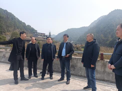 萍鄉市上栗生態(tài)環(huán)境局王國慶副總工在上栗縣開(kāi)展土壤污染防治技術(shù)幫扶調研