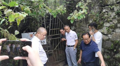 不放過(guò)一個(gè)環(huán)境隱患問(wèn)題——衡陽(yáng)縣副縣長(cháng)伍建春“四不兩直”下沉督察整改 不放過(guò)一個(gè)環(huán)境隱患問(wèn)題——衡陽(yáng)縣副縣長(cháng)伍建春“四不兩直”下沉督察整改