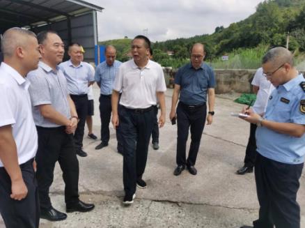 堅守綠色發(fā)展理念 堅決打擊違法行為——衡陽(yáng)市副市長(cháng)、衡陽(yáng)縣縣委書(shū)記曾建華現場(chǎng)督導生態(tài)環(huán)境工作