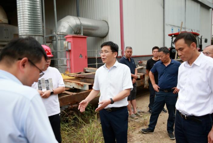 武漢市生態(tài)環(huán)境局黨組書(shū)記、局長(cháng)張朝輝開(kāi)展“四不兩直”大氣污染防治檢查督導工作